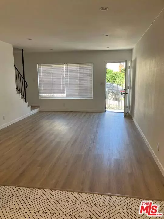 Los Angeles, CA 90004,5115 Clinton Street