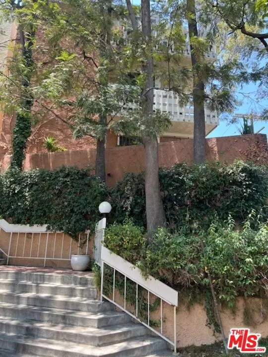 Los Angeles, CA 90027,3315 Griffith Park Boulevard #101