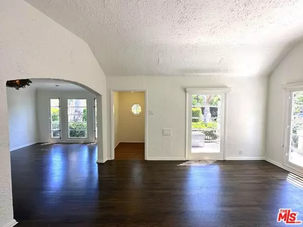 West Hollywood, CA 90048,9019 Rosewood Avenue