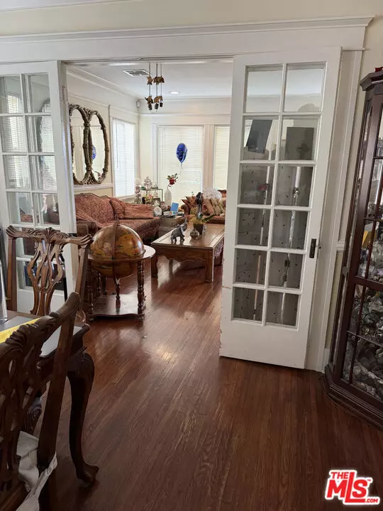 Los Angeles, CA 90004,206 N Hobart Boulevard