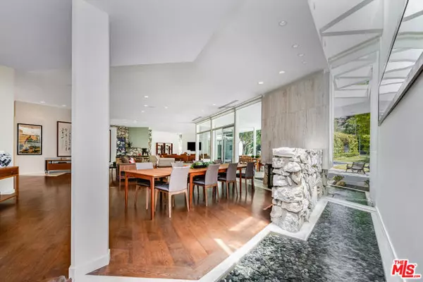 Beverly Hills, CA 90210,1010 N Rexford Drive