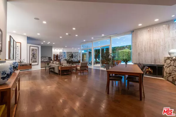 Beverly Hills, CA 90210,1010 N Rexford Drive