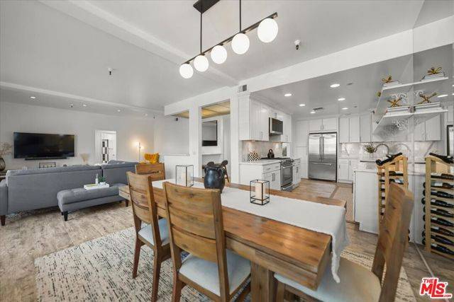 14630 Dickens Street #203, Sherman Oaks, CA 91403