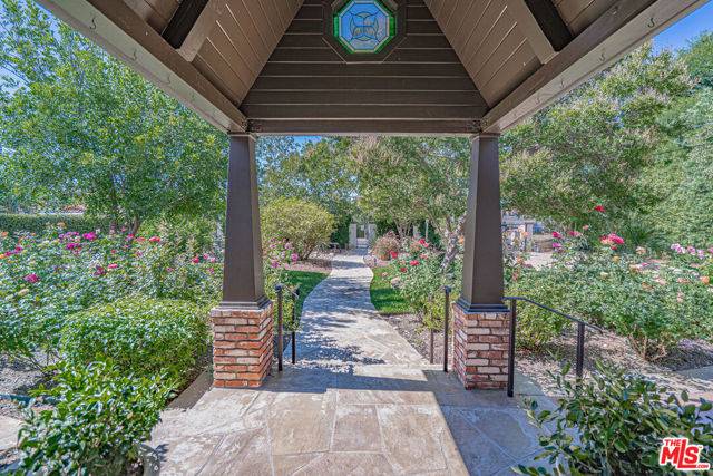Woodland Hills (los Angeles), CA 91367,22651 Calvert Street