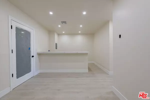 19350 Business Center Drive, Northridge (los Angeles), CA 91324