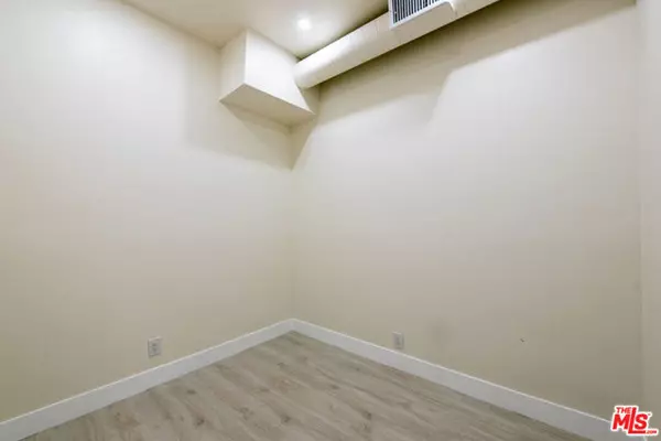 Northridge (los Angeles), CA 91324,19350 Business Center Drive