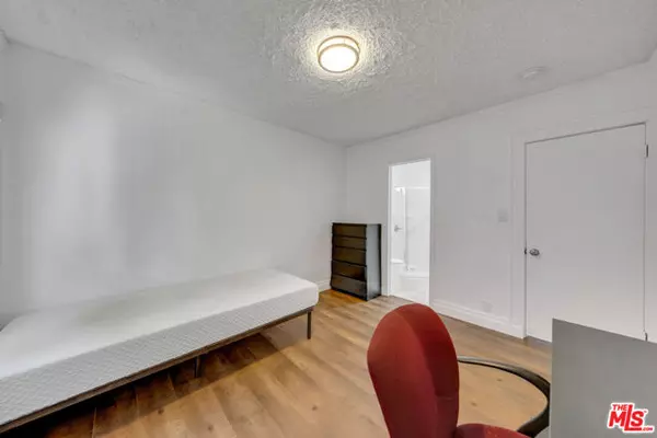 Los Angeles, CA 90037,1286 W 39th Place