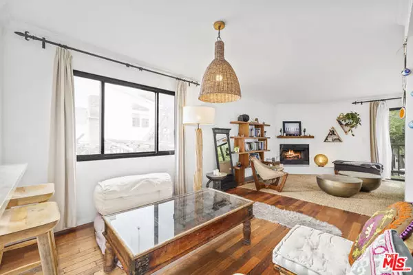 Venice (los Angeles), CA 90291,2412 Ocean Avenue #4