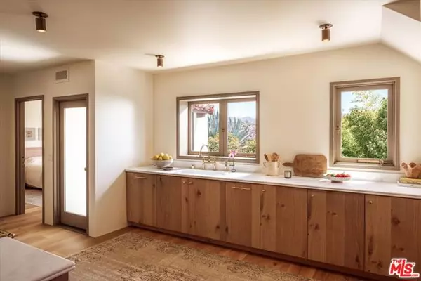 Los Angeles, CA 90068,6911 Los Tilos Road