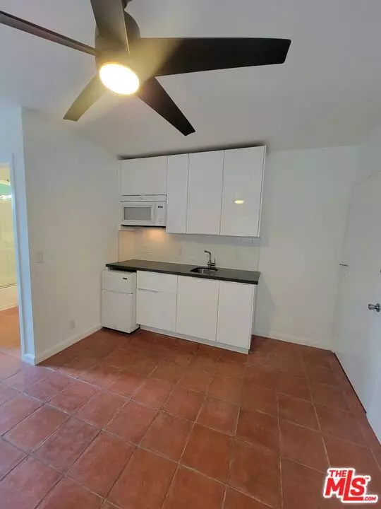 Venice (los Angeles), CA 90291,109 Brooks Avenue #1