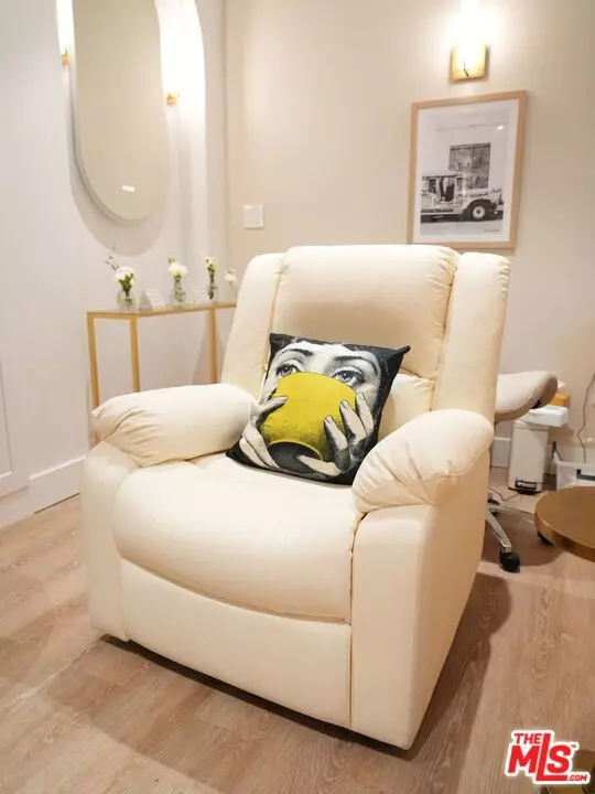 Beverly Hills, CA 90210,421 N Rodeo Drive