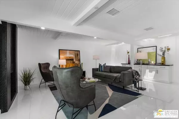 Palm Springs, CA 92264,555 S Roxbury Drive