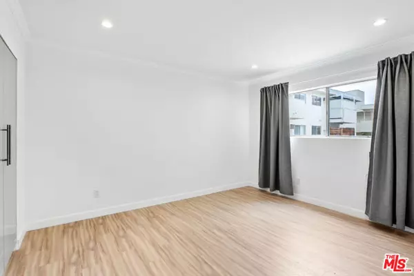 West Hollywood, CA 90069,960 Larrabee Street #214
