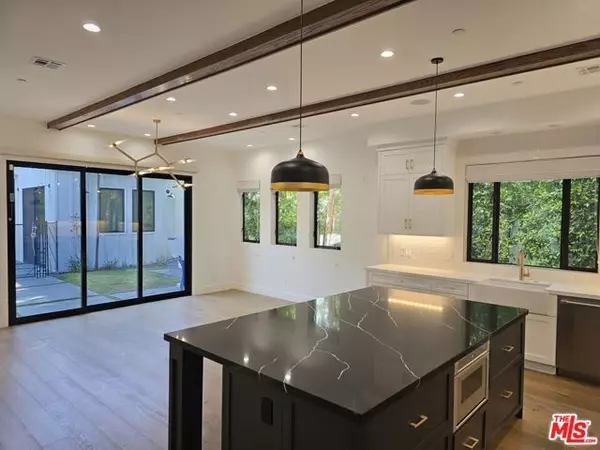 Encino (los Angeles), CA 91316,18026 Valley Vista Boulevard