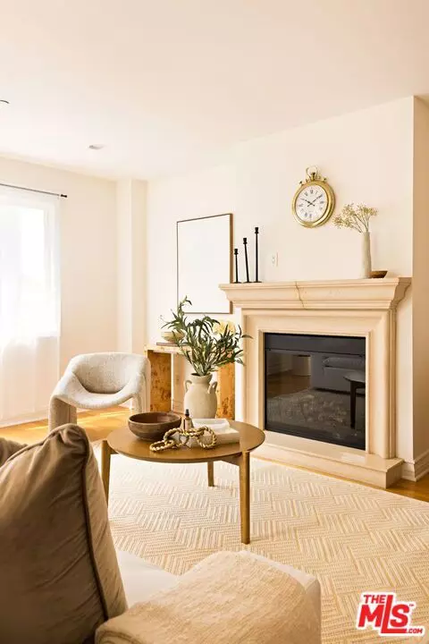 Los Angeles, CA 90048,325 Arnaz Drive #304