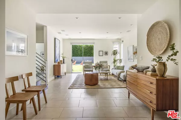 Sherman Oaks, CA 91423,4947 Varna Avenue