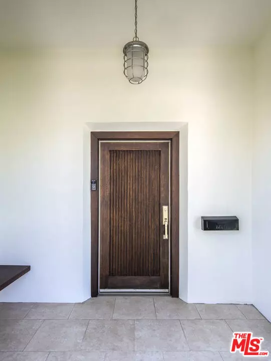 Sherman Oaks, CA 91423,4947 Varna Avenue