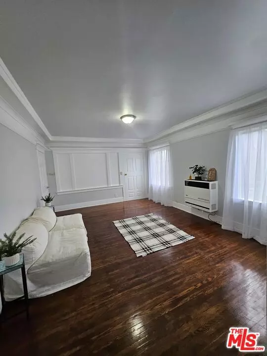 Los Angeles, CA 90007,2932 S Normandie Avenue