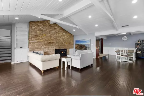 Granada Hills (los Angeles), CA 91344,17317 Los Alimos Street