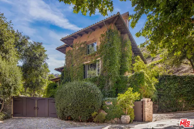 13126 Garden Land Road, Los Angeles, CA 90049