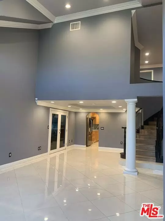 Encino (los Angeles), CA 91316,18162 Sweet Elm Drive