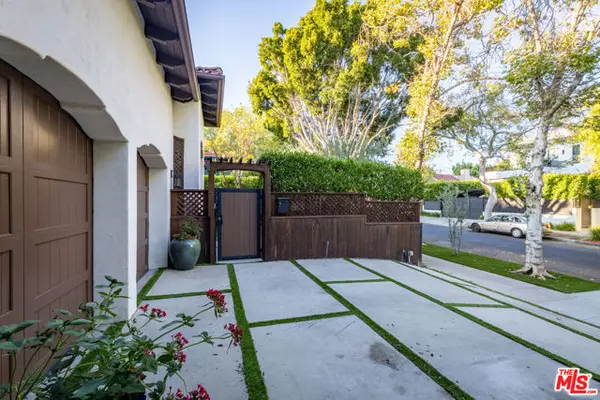 Los Angeles, CA 90046,735 N Stanley Avenue
