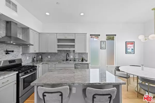 Los Angeles, CA 90039,3170 Glenmanor Place