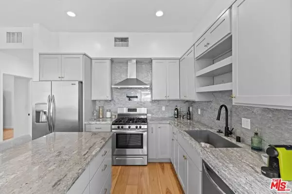 Los Angeles, CA 90039,3170 Glenmanor Place