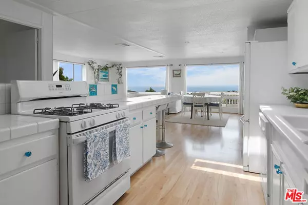 Malibu, CA 90265,29500 Heathercliff #252