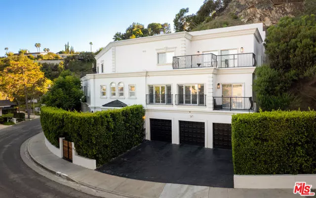 Los Angeles, CA 90049,2209 Banyan Drive