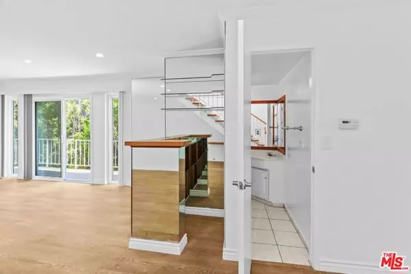 Encino (los Angeles), CA 91436,4610 Densmore Avenue #12