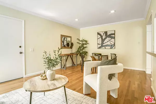 Santa Monica, CA 90403,908 6th Street #5