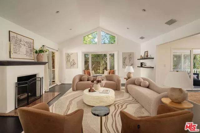 9146 St Ives Drive, Los Angeles, CA 90069