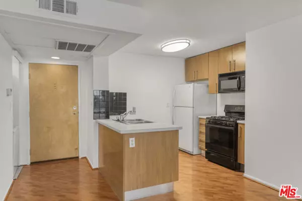 Los Angeles, CA 90025,2121 Beloit Avenue #107