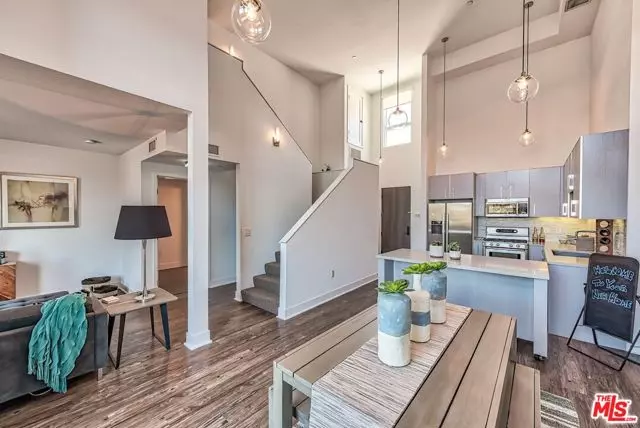 1168 S Barrington Avenue #603, Los Angeles, CA 90049