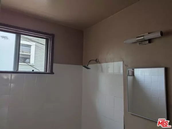 Los Angeles, CA 90037,644 W 40th Place