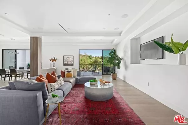 Los Angeles, CA 90068,2311 Vasanta Way