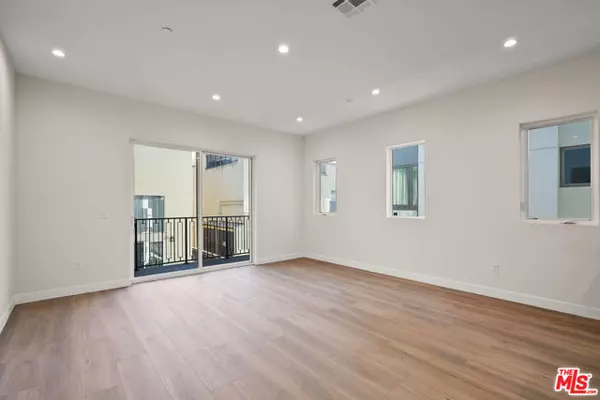 1733 S Barrington Avenue, Los Angeles, CA 90025