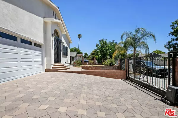 North Hollywood (los Angeles), CA 91606,12643 Archwood Street