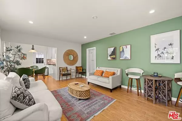 Woodland Hills (los Angeles), CA 91367,22621 Dolorosa Street