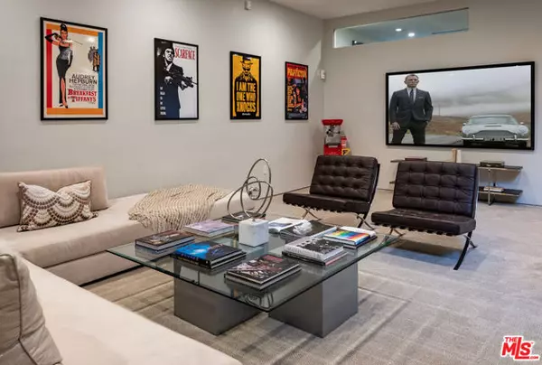 Los Angeles, CA 90048,8356 W 4th Street