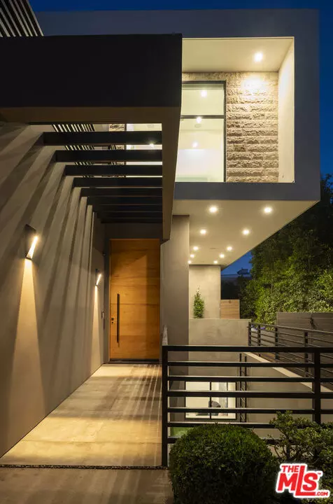 Los Angeles, CA 90048,8356 W 4th Street