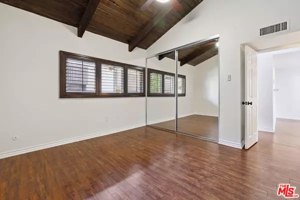 Tarzana (los Angeles), CA 91356,18350 Hatteras Street #248