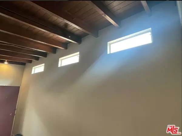 Los Angeles, CA 90027,4448 Avocado Street #4448 1/2