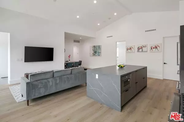 West Hollywood, CA 90046,1236 N Spaulding Avenue #2