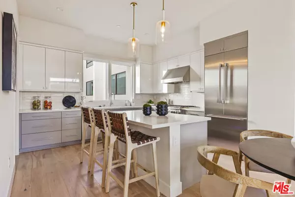 Los Angeles, CA 90066,3230 S Barrington Avenue