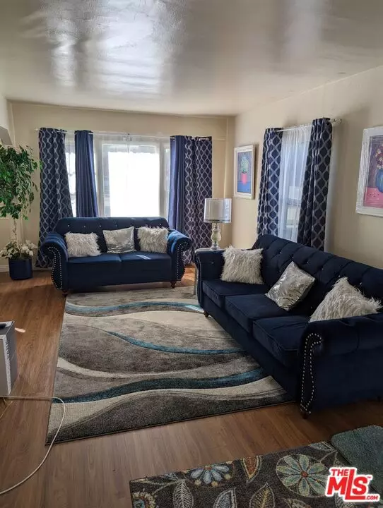 Inglewood, CA 90305,9202 Crenshaw Boulevard