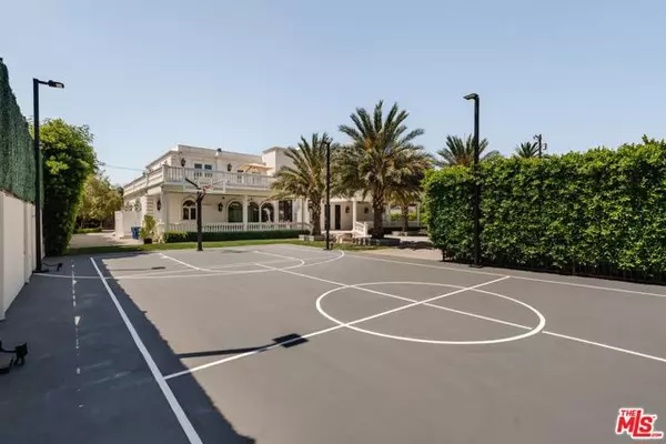 Northridge (los Angeles), CA 91343,16805 Rayen Street