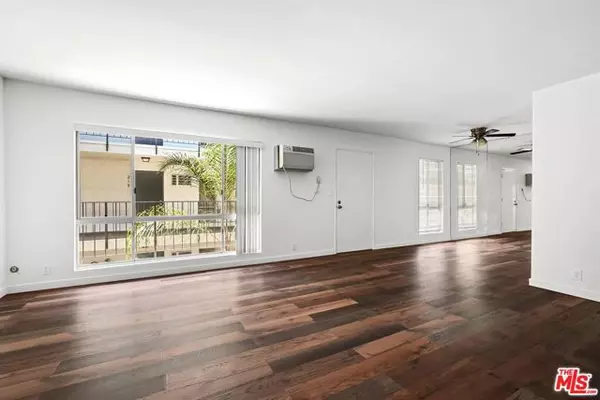 West Hollywood, CA 90069,837 N West Knoll Drive #212