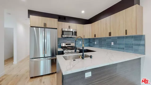 6809 Gloria Avenue, Van Nuys (los Angeles), CA 91406